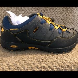 Keen youth shoes